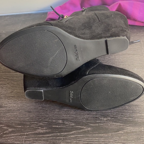 Brand new!   Never worn suede wedge bootie - Picture 6 of 8